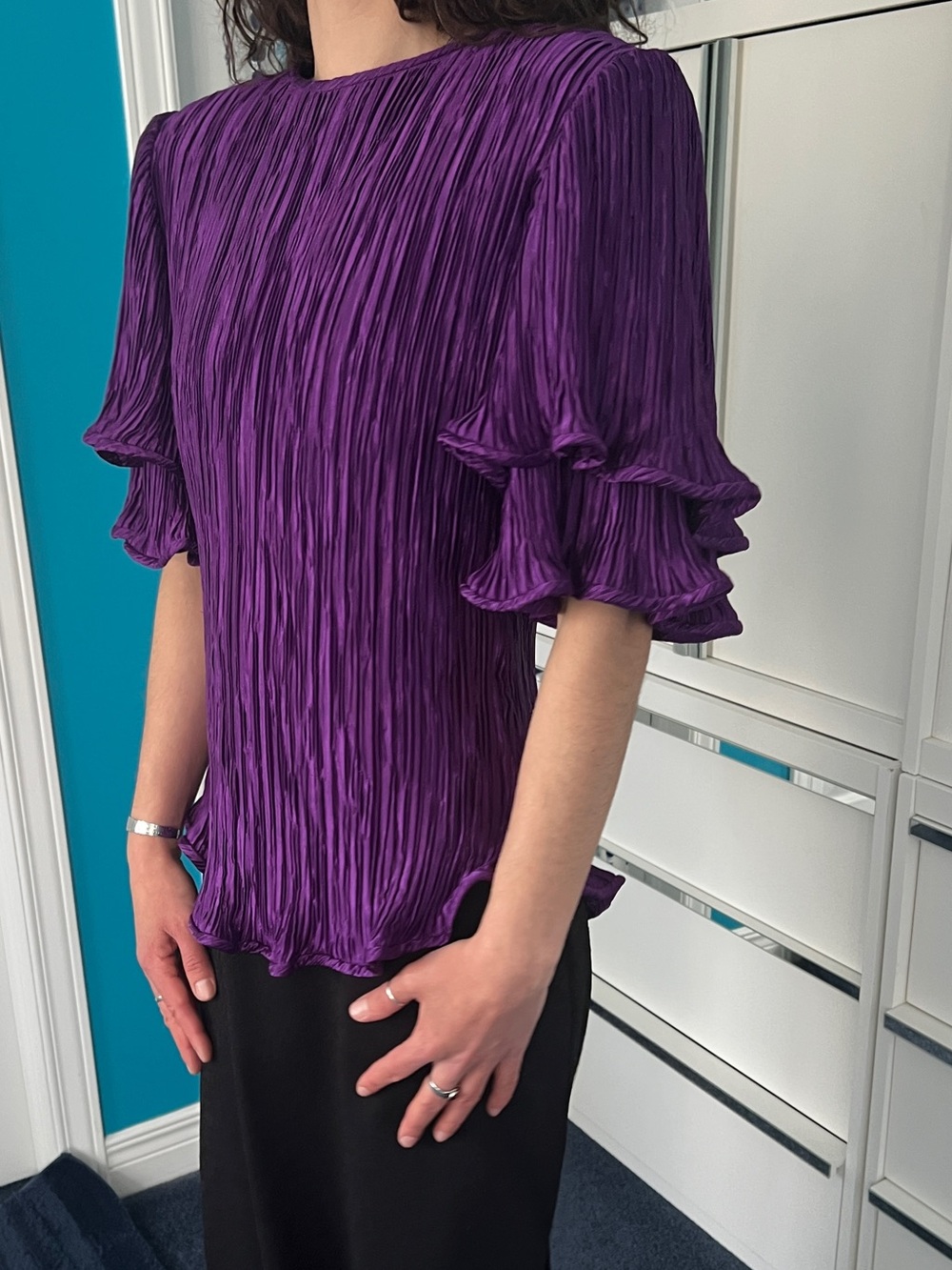 🇨🇦Vintage 90s Crinkled Shiny Deep Purple Top- Ruffled Hem & Sleeves - 4 seasons